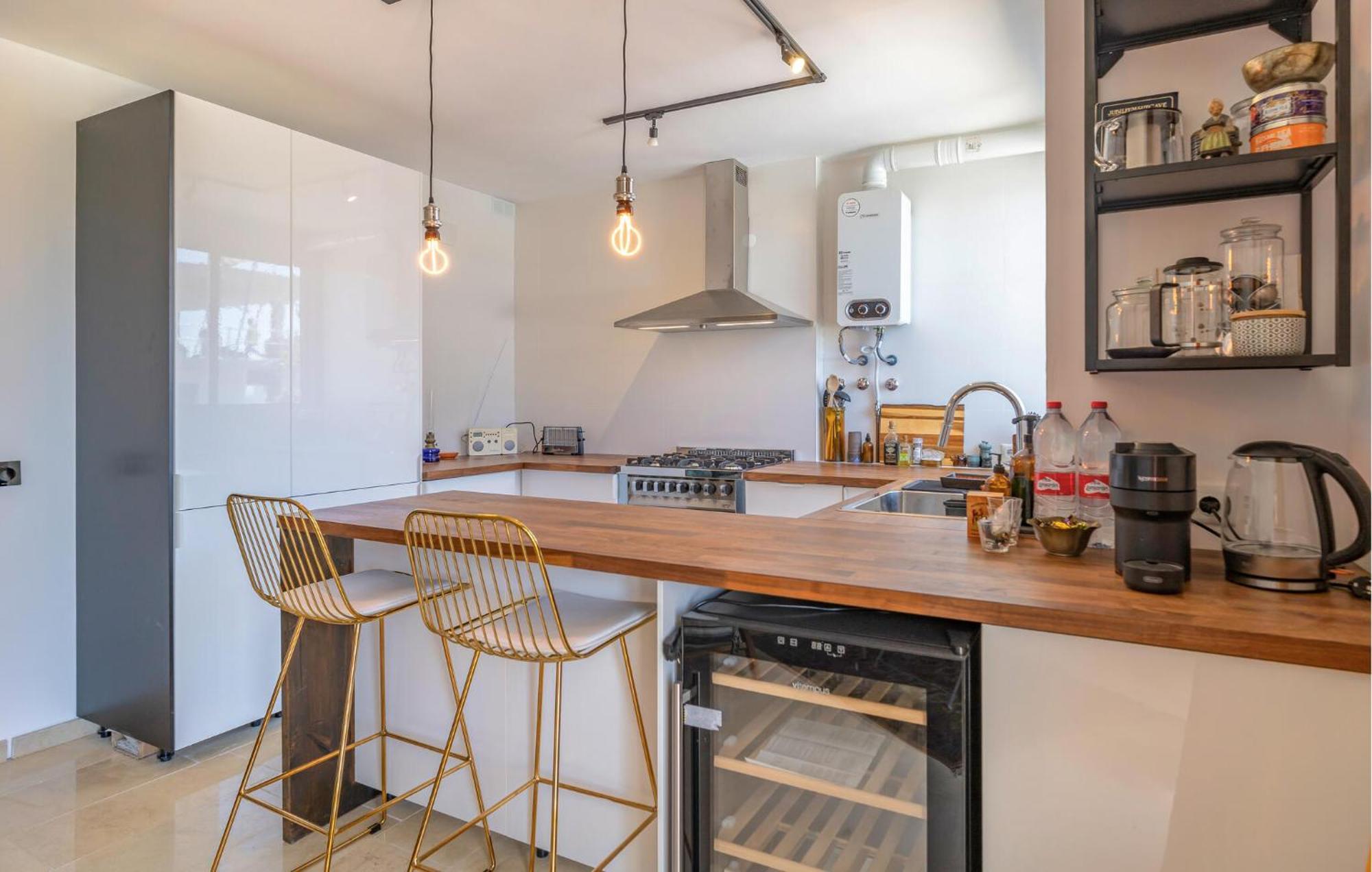 Apartment Gorgeous In With Kitchen Marbella